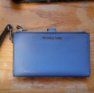 NWOT Michael Kors Adele Smartphone Wristlet